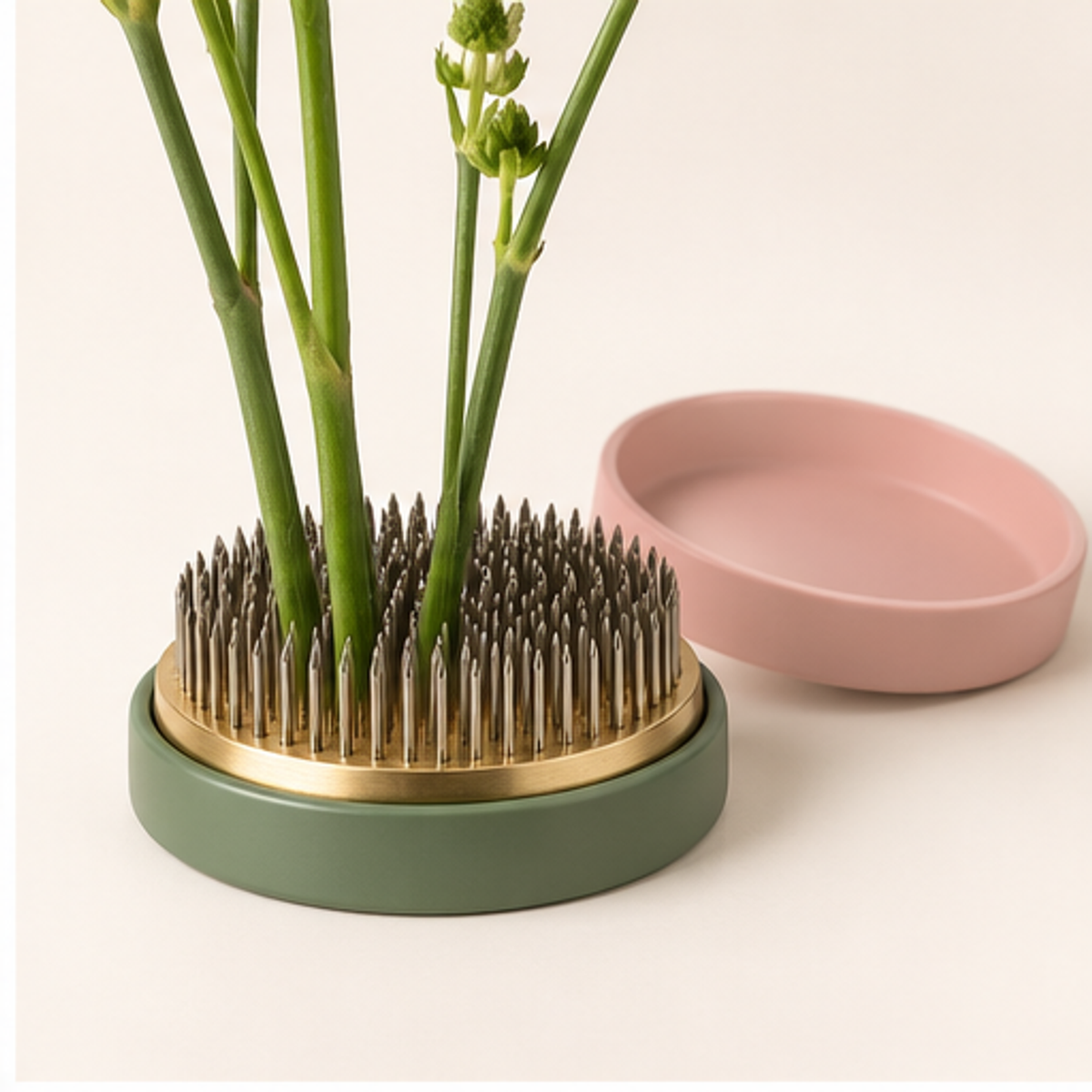 Weighted Floral Pin Holder — feature